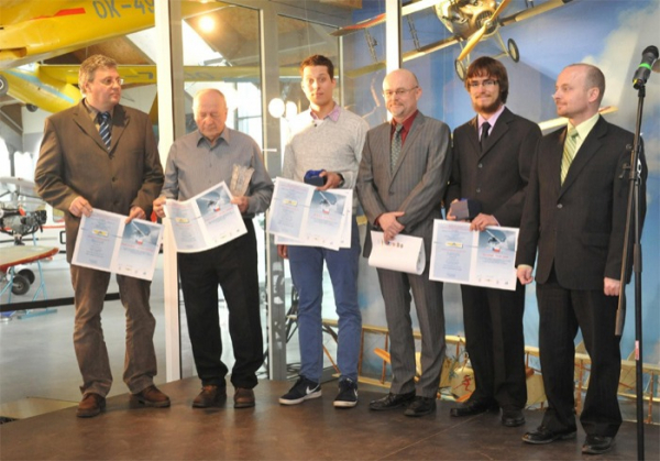 Hejtman ocenil nejlepší letecké sportovce v mladoboleslavském leteckém muzeu