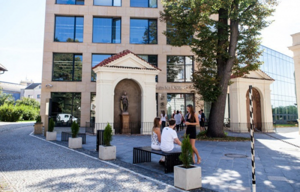 ŠKODA AUTO Vysoká škola již 20 let přispívá k modernizaci českého vysokého školství a připravuje studenty na budoucnost 4.0