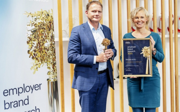 ŠKODA AUTO zvítězila v průzkumu oblíbenosti zaměstnavatelů a obdržela cenu Randstad Award 2020