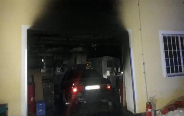 Škodu za 50 milionů způsobil požár vozidla ve výrobní hale na Mladoboleslavsku