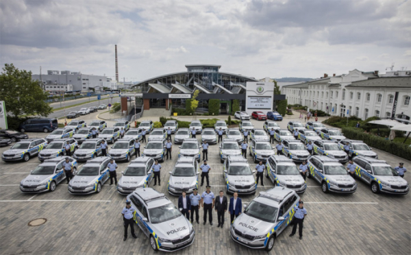 Policie si od Škoda Auto převezme 500 vozů Škoda Superb a Kodiaq