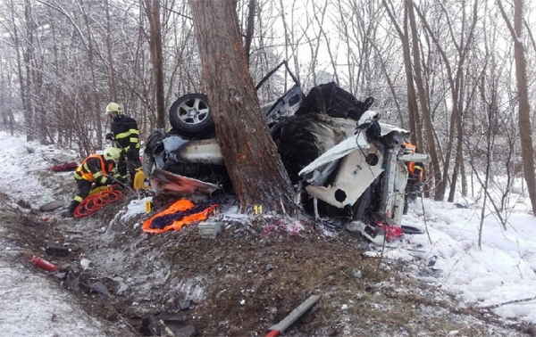 Tragická havárie osobního auta s následným požárem na D10